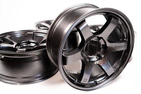 RAYS Gramlights 57DR 18" 8J +20 (6x139.7)