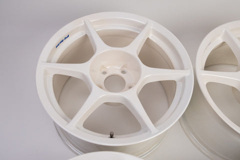 Buddy Club P1 17" 9J +17, 8J +22 (5x114.3)