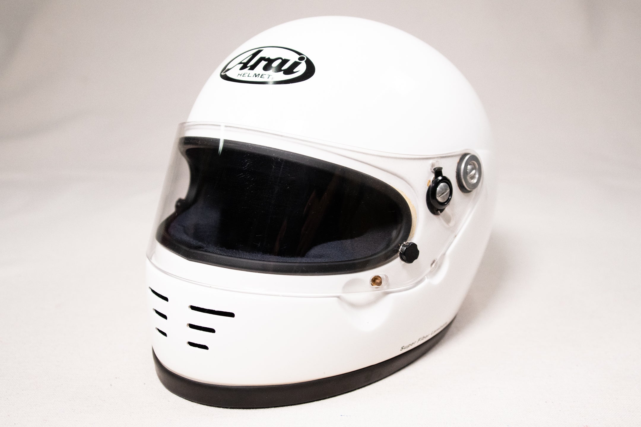 arai giga 2 helmet Quantum-X Pearl Black Small plus reinforcing hyper ridge that lowers the center of gravity and flares out to 5mm to make putting it on or taking it off easier Two legends. One choice.