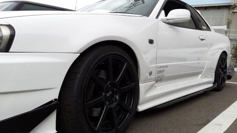 URAS Nissan Skyline R34 (ER34) Type R Front Fenders (+18mm)