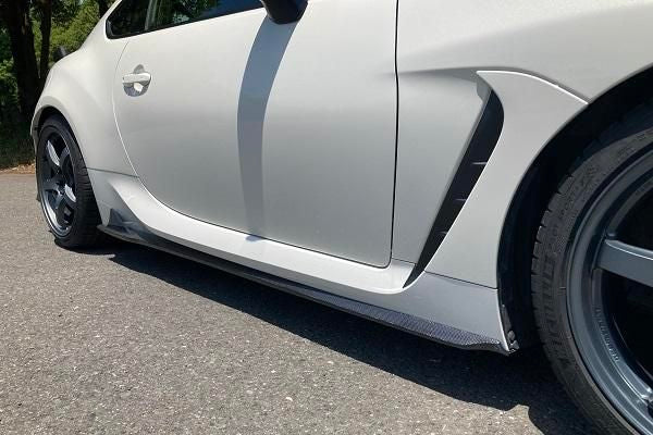 Garage Vary Toyota GR86 / Subaru BRZ (ZN8 / ZD8) Side Steps (Plain Weave Carbon)