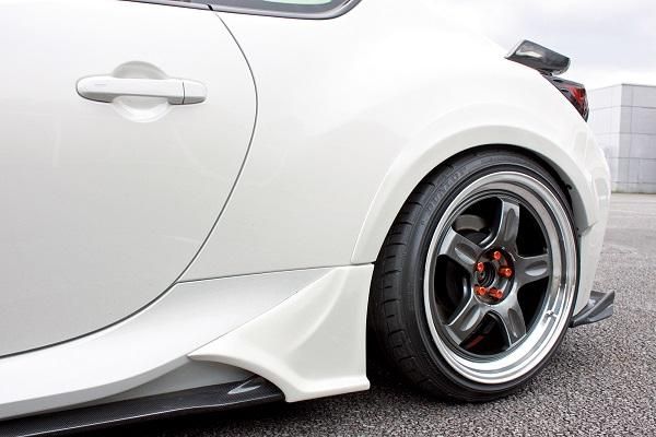 Garage Vary Toyota GR86 / Subaru BRZ (ZN8 / ZD8) Rear Side Garnish (Plain Weave Carbon)