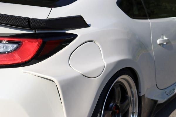 Garage Vary Toyota GR86 / Subaru BRZ (ZN8 / ZD8) Fuel Filler Cover for Blister Fenders