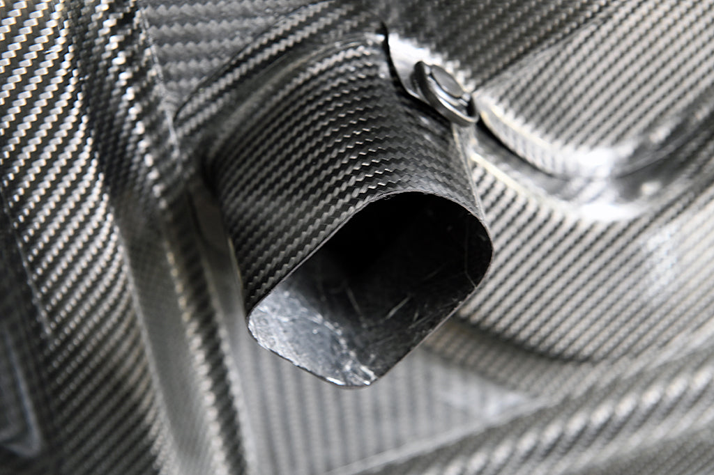 top-secret-r35-m17-dry-carbon-aero-bonnet