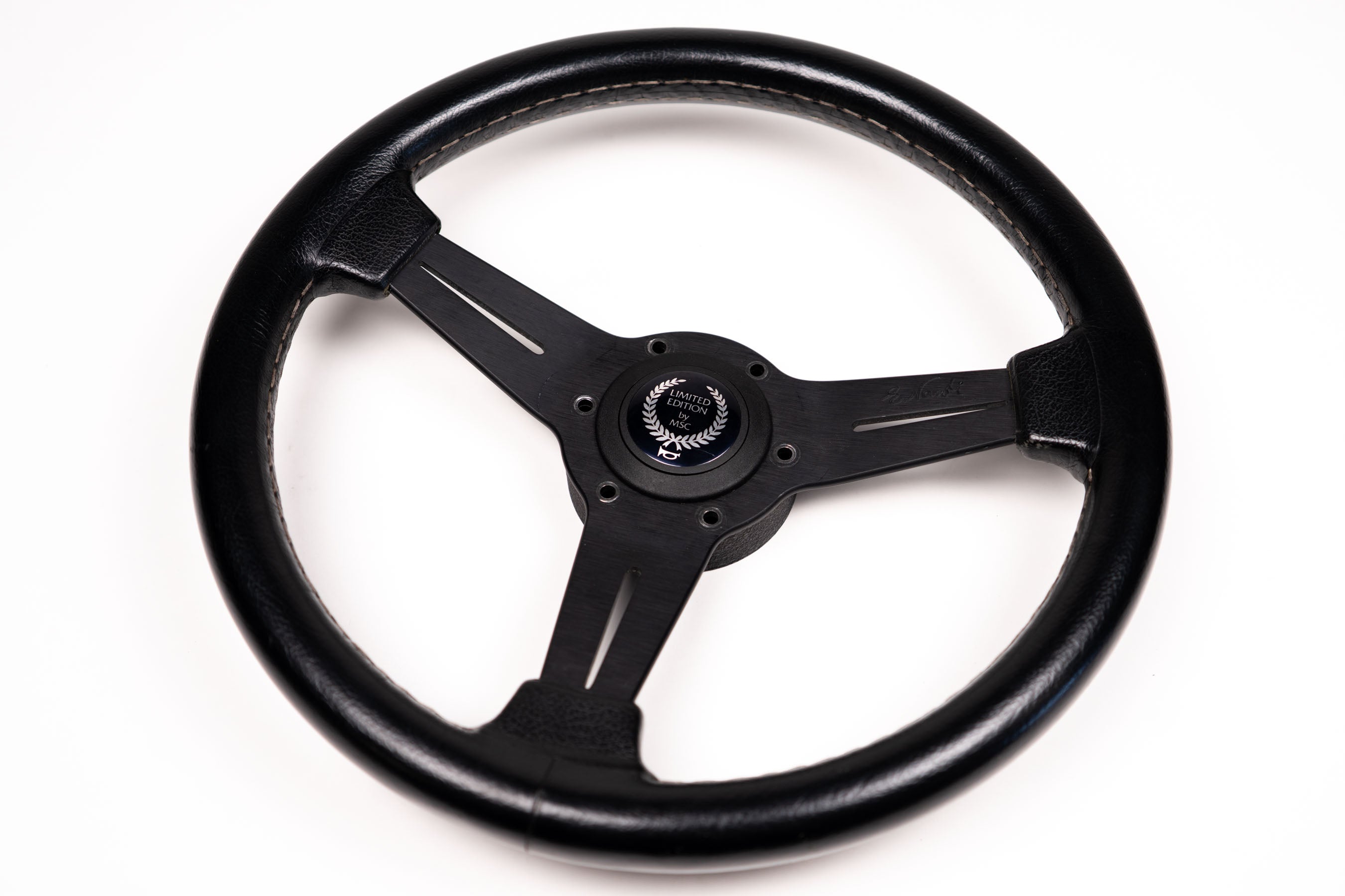 330mm Nardi Classic *MSC Horn Button* – GET Japan