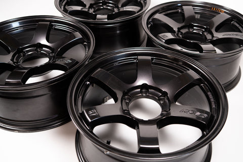 RAYS Gramlights 57DR 18" 8J +20 (6x139.7)