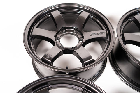 RAYS Gramlights 57DR 18" 8J +20 (6x139.7)