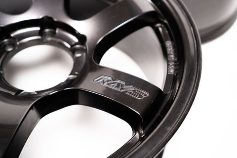 RAYS Gramlights 57DR 18" 8J +20 (6x139.7)