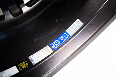 RAYS Gramlights 57DR 18" 8J +20 (6x139.7)