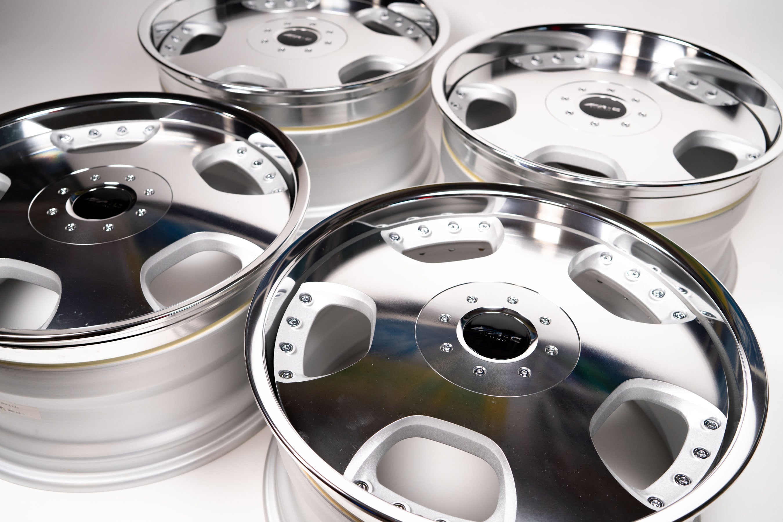 SSR アグルストラッセ 18インチ 9.5J +30、8.5J +30 (5x114.3) – GET Japan