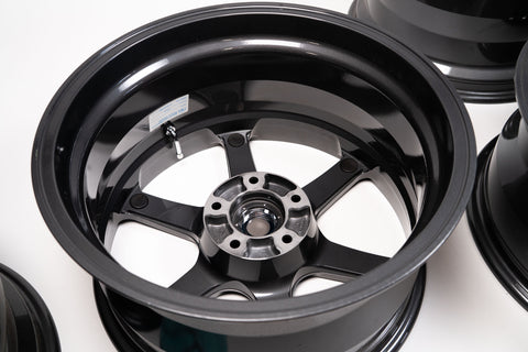 Yokohama Advan AVS Model 6  17" 9J +45, 8J +35 (5x114.3)