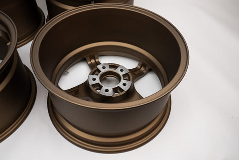 URAS NS-01 17" 9.5J +15, 9J +30 (5x114.3)