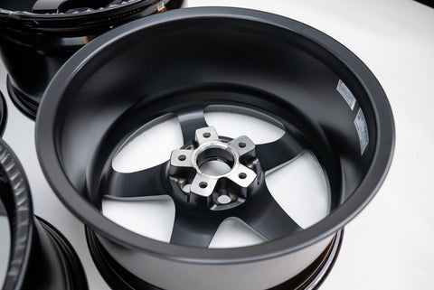 Nismo Omori Factory Spec Rays Engineering LMGT4 18" 10.5J +15, 9.5J +12 (5x114.3)