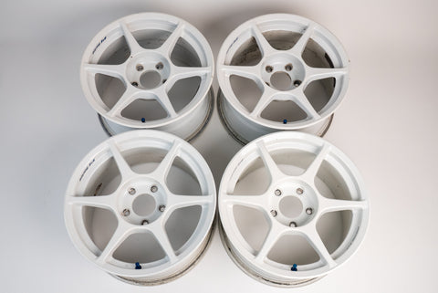 Buddy Club P1 16" 8.5J +37, 8.5J +27  (5x114.3)