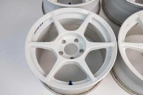 Buddy Club P1 16" 8.5J +37, 8.5J +27  (5x114.3)