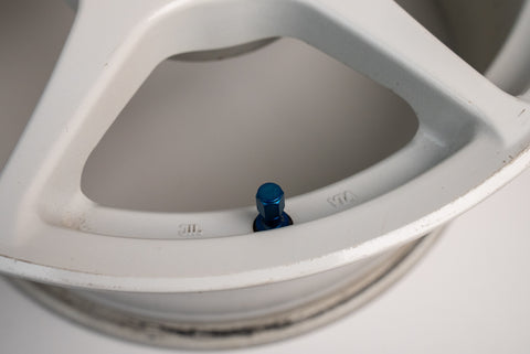 Buddy Club P1 16" 8.5J +37, 8.5J +27  (5x114.3)