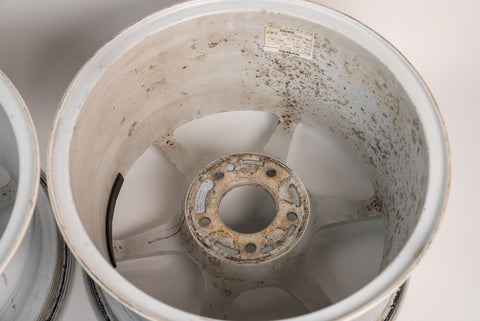 Buddy Club P1 16" 8.5J +37, 8.5J +27  (5x114.3)