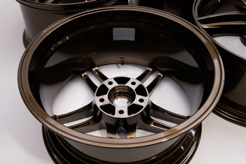 Yokohama AVS Model 5 17" 9J +35, 8J +30 (5x114.3)