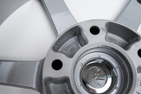 Yokohama AVS Model 6 17" 9J +35, 8J +35 (5x114.3)