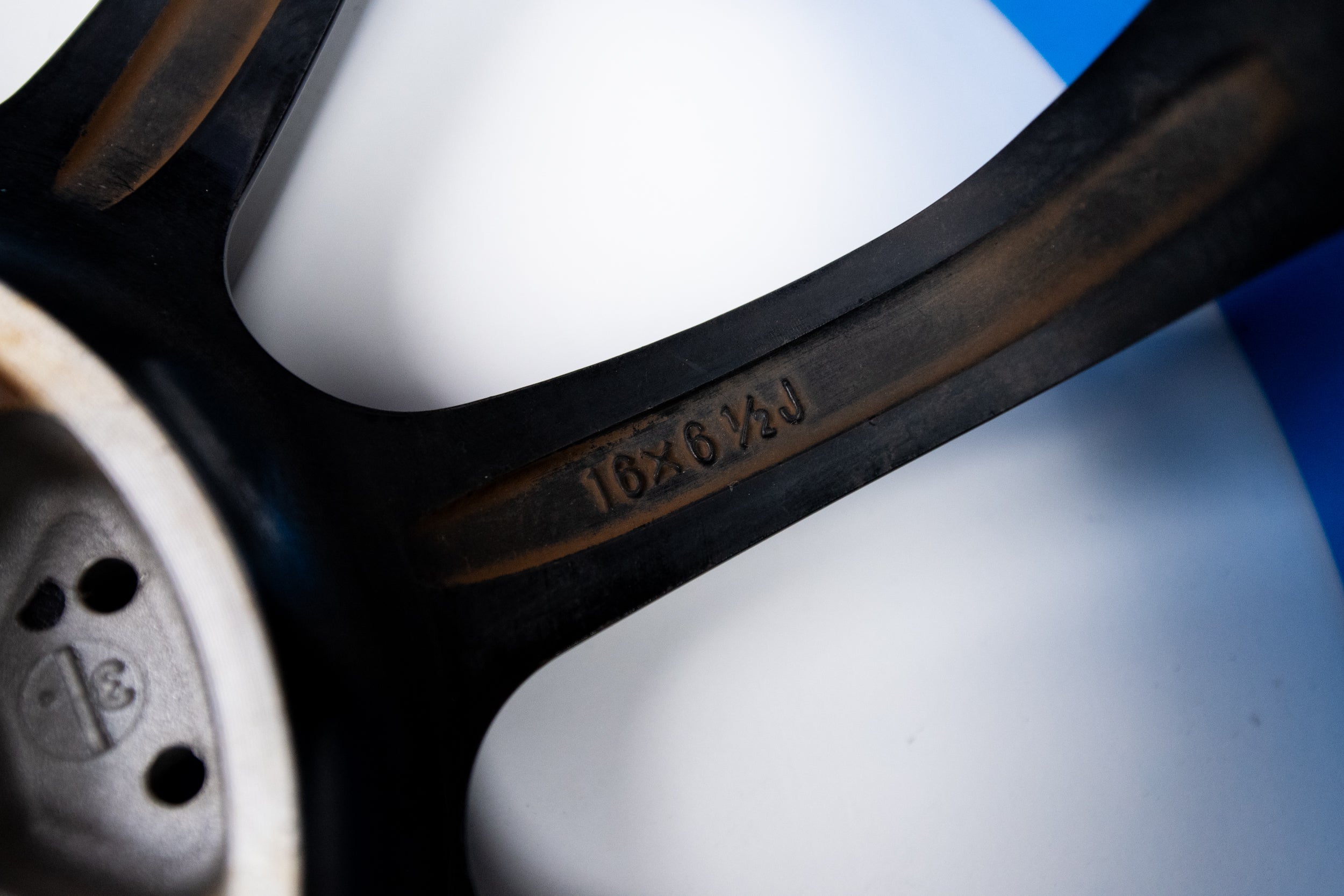 RAYS グラムライツ 57ゲイナー 16インチ Rays Gramlights 57 Gainer 16インチ 6.5J +52 (4x100) – GET Japan