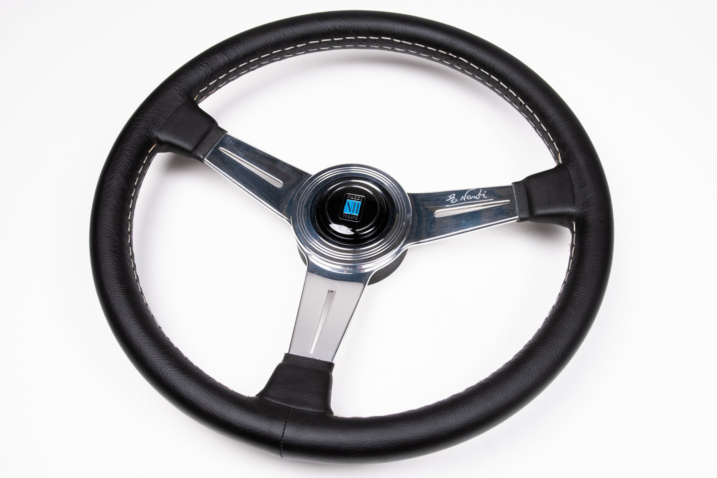 ナルディ クラシック 360mm *ポリッシュ* – GET Japan