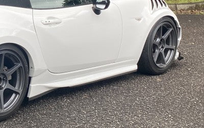 Jet Stream Mazda Roadster (ND) Side Step 01 (with Under Fin FRP, Black Gel Coat)